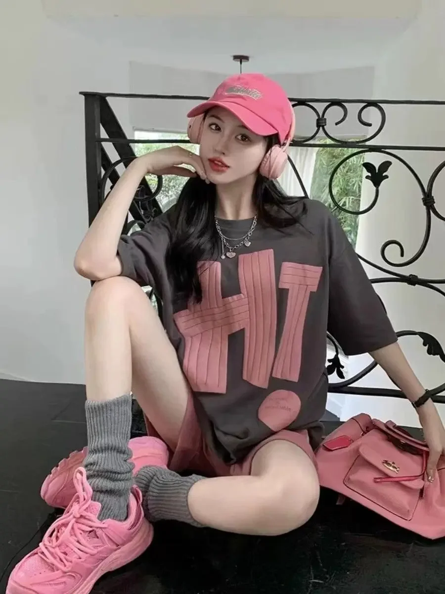 

Рабочая одежда Свободная футболка Женские шорты Корейский стиль с жакетом Верх и низом Пошивные элегантные женские короткие комплекты из 2 предметов