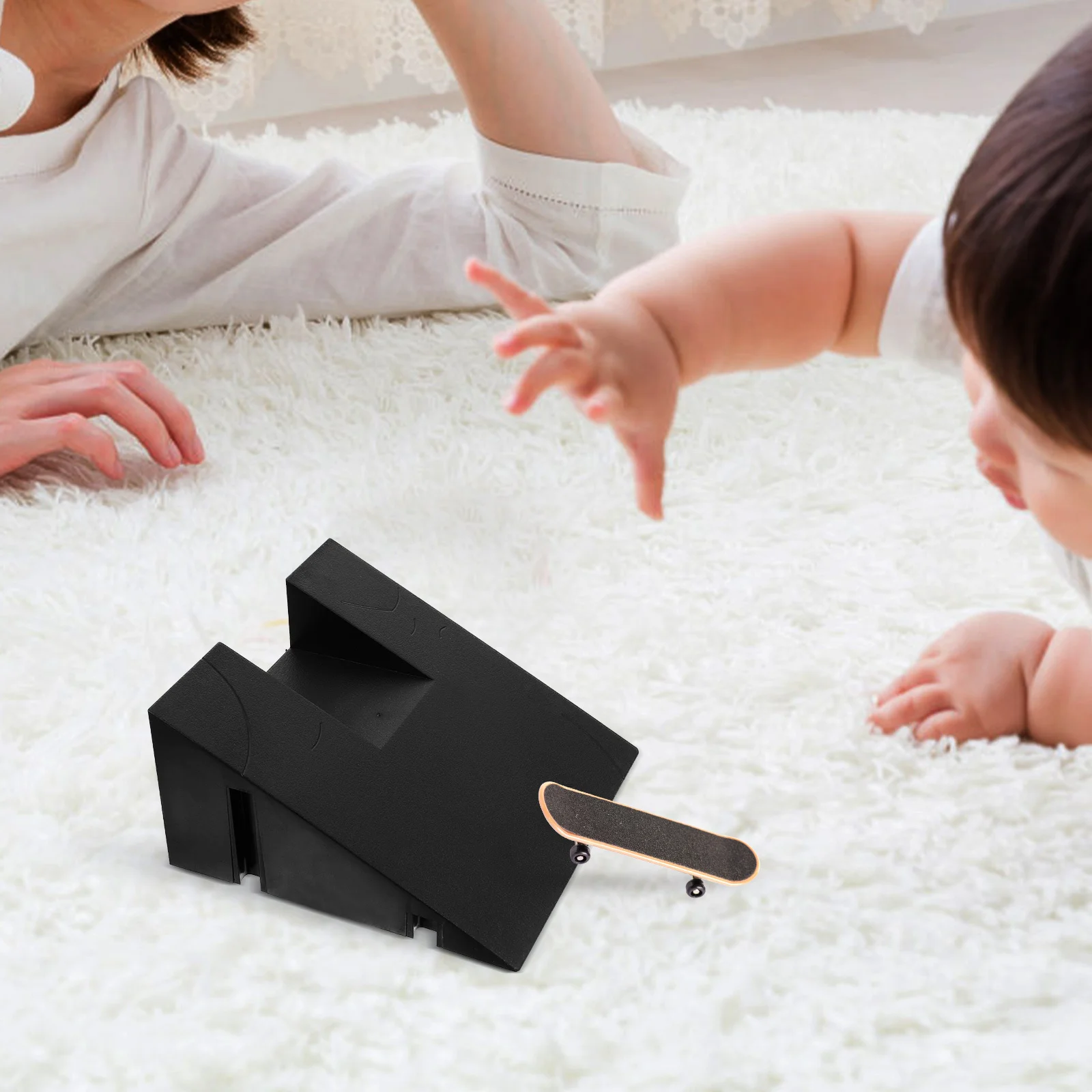 

Комплект для фингер-скейтборд парка: премиальные пластиковые панели для тренировки трюков и развития координации пальцев