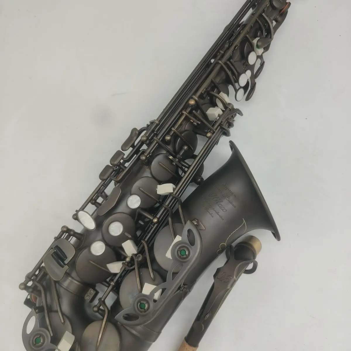 High quality saxophone brand Hailux mid-range saxophone with a retro style of E-down tuning