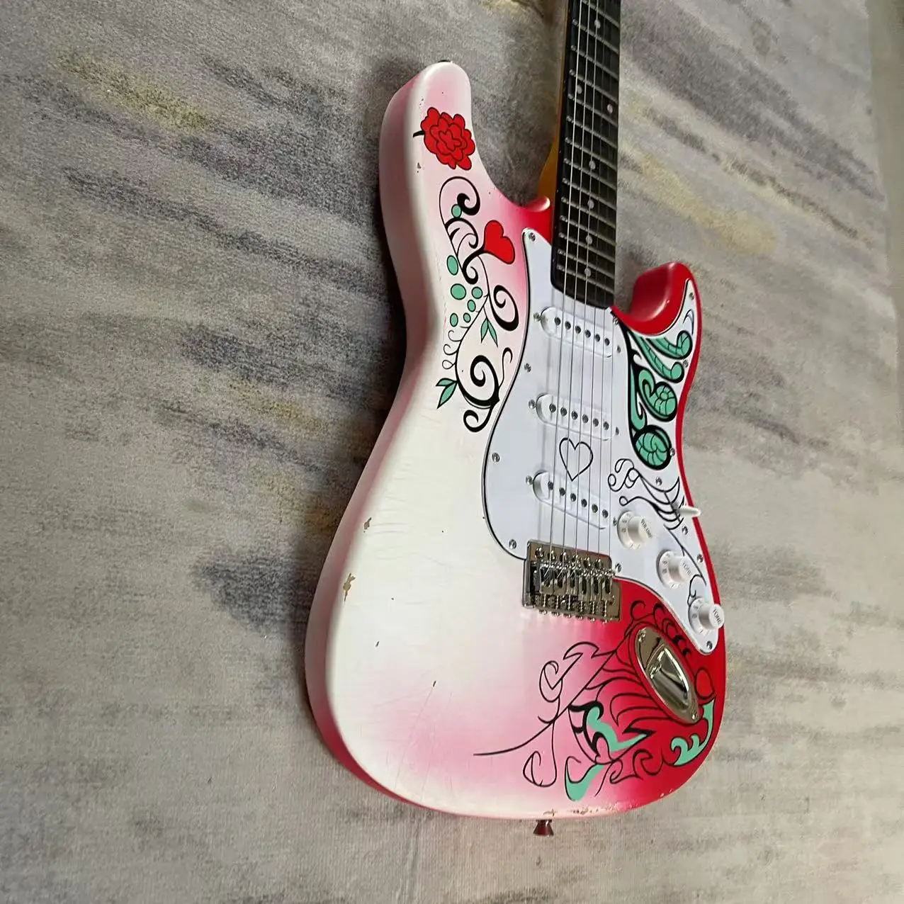 Guitarra elétrica relíquia pintada à mão de 6 acordes, corpo pintado à mão, fotos de envio fotografadas em fábrica, em estoque,