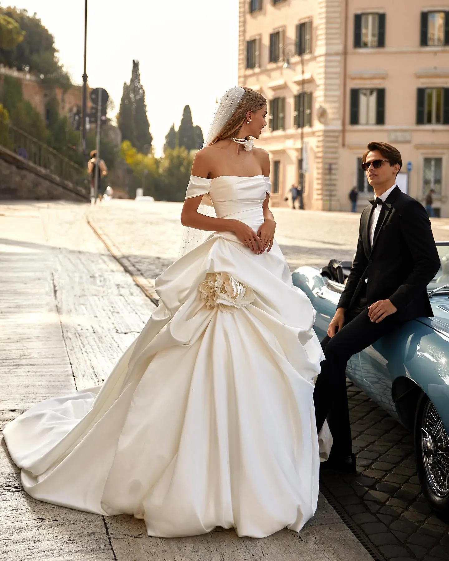 

Luxury Sweetheart Wedding Dresses Pure Satin Embroider lace On Net Off the shoulder Bridal Gowns Princess Dress Custom Made