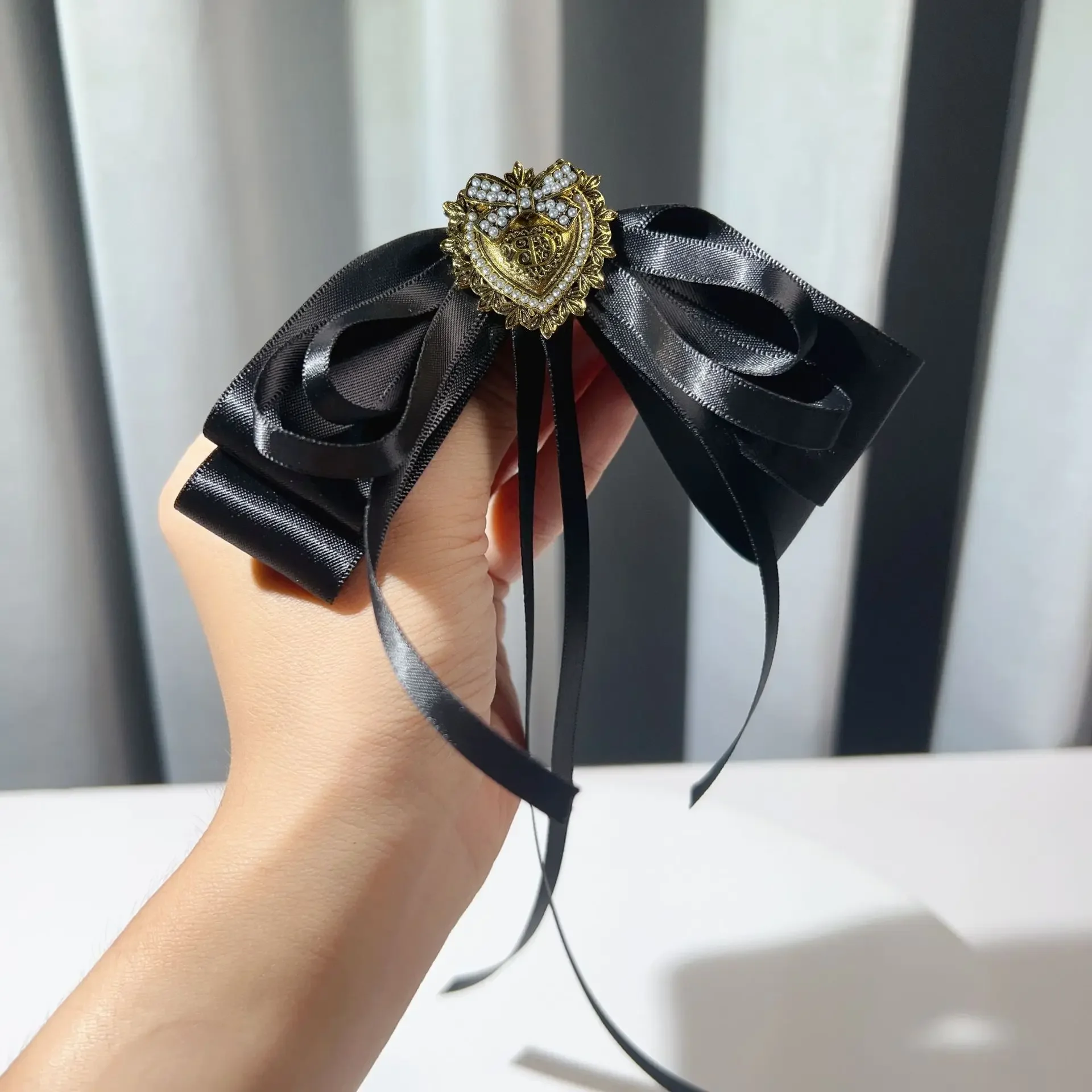 College Style Bow Tie Brooch Vintage Black Court Pearl Heart-Shaped Korean Fashion Suit Shirt Collar Flower Handmade Ribbon Pins