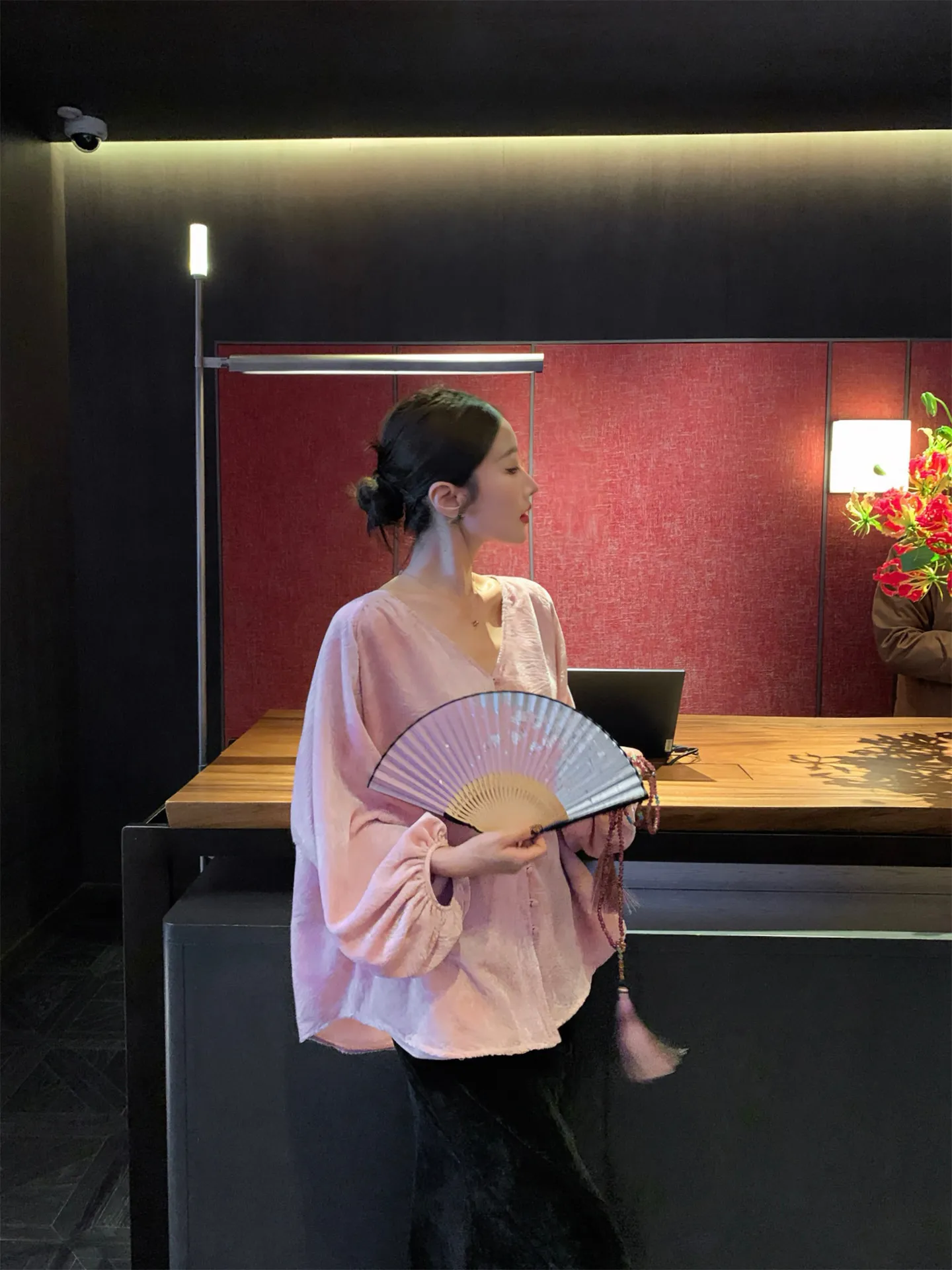 

Chinese Sle V-Ne Velvet Print Long Sve Loose Fit irt Women's Autumn Winter New Lantern Sve Loose Version Top