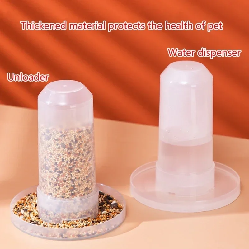 Cubo de alimentación de diseño transparente para pollos y aves, bebedero práctico para exteriores, dispensador de agua y semillas de plástico, envío directo