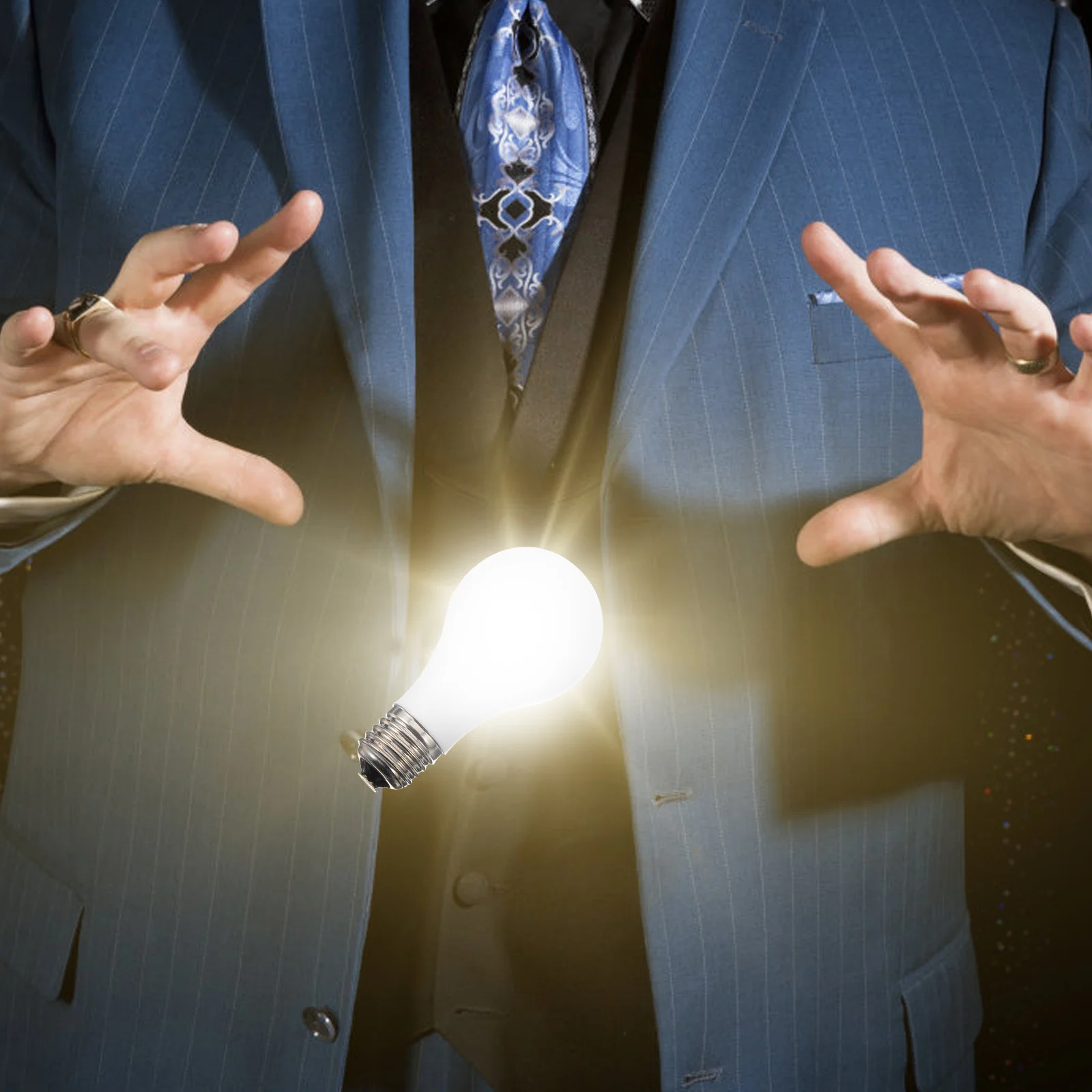 

1pcs Self-Illuminating Light For Trick Prank Performance Magician Stage Props Funny Trick Supplies