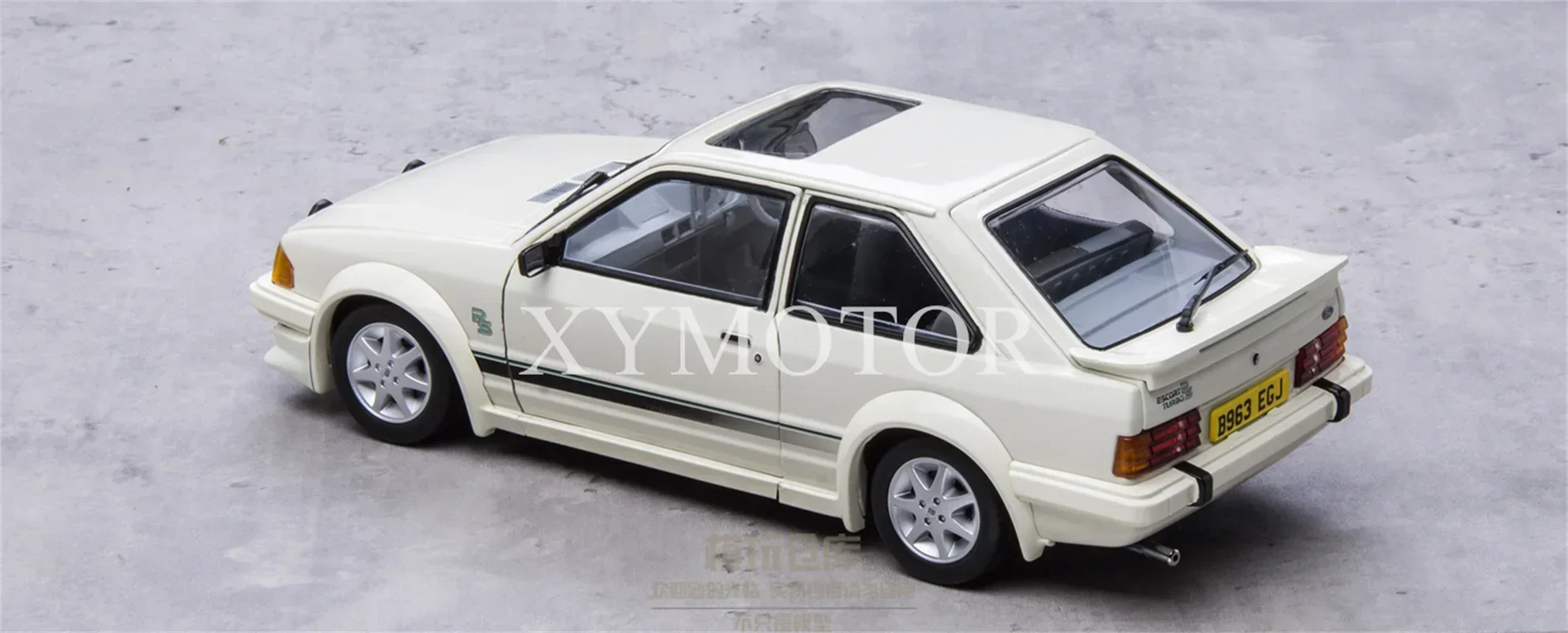 SunStar 1/18 For Ford ESCORT RS Turbo 1984 Diecast Model Car Toys Hobby Gifts White Display Ornaments Collection