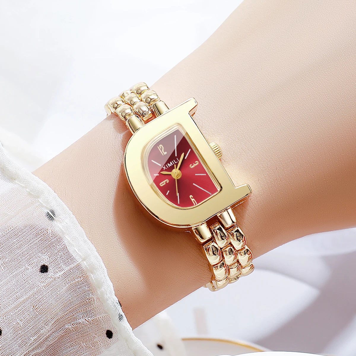 Elegant D‑Shape Red Dial Gold Women Quartz Watch Stainless Steel Bracelet Ladies Dress Wristwatches Relogio Feminino（Without Box