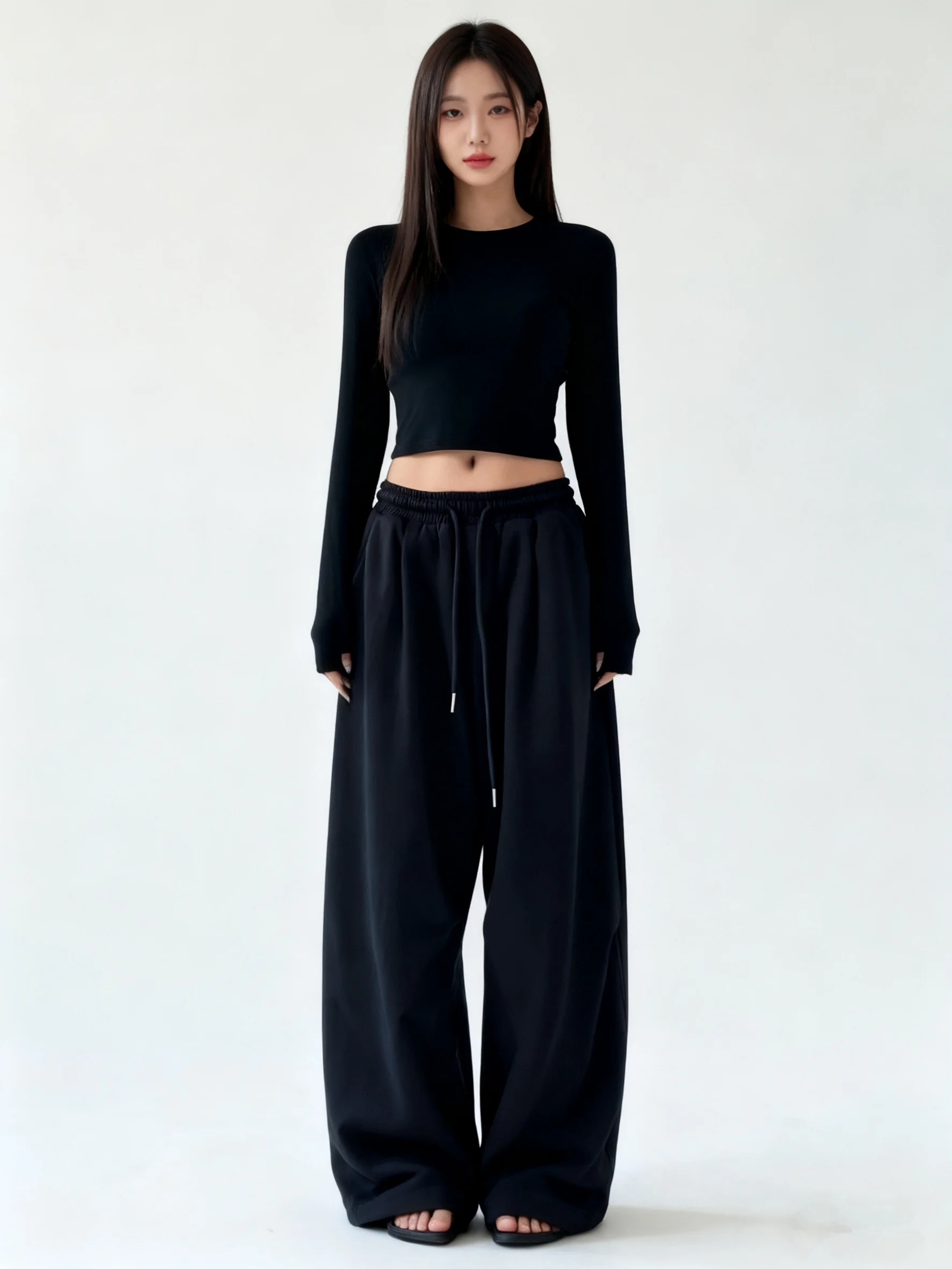 กางเกงขายาวทรงหลวมสีดำล้วนสำหรับผู้หญิง มีกระเป๋า สไตล์ลำลอง