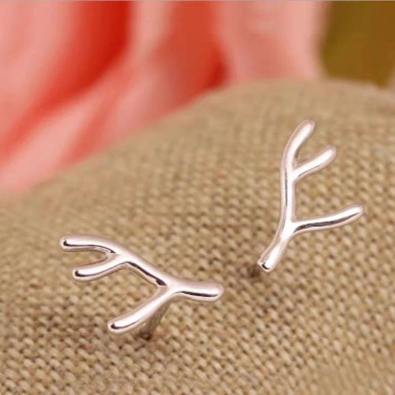 925 Sterling Silver Antler Shaped Stud Earrings Fashionable Simple Unique Design Gift for Girls Elegant Earrings for Women