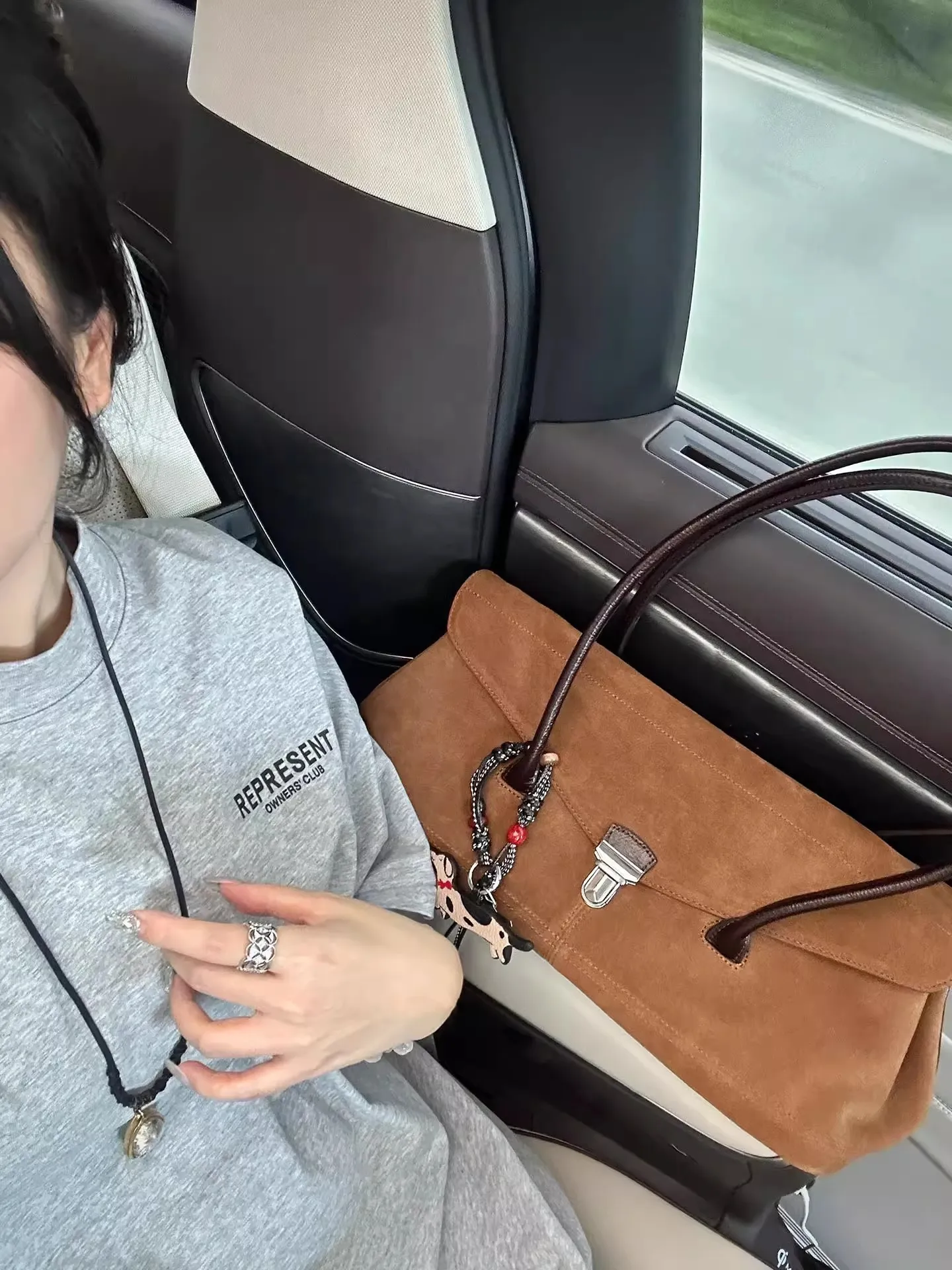 

Высококачественная сумка-тоут из искусственной замши коричневого цвета, большая вместительная сумка через плечо, универсальная замшевая сумка для ношения в руке или под мышкой.