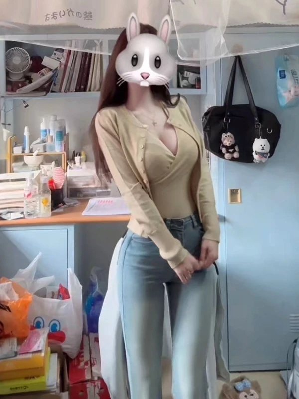 Chic V-Ne Open Card…