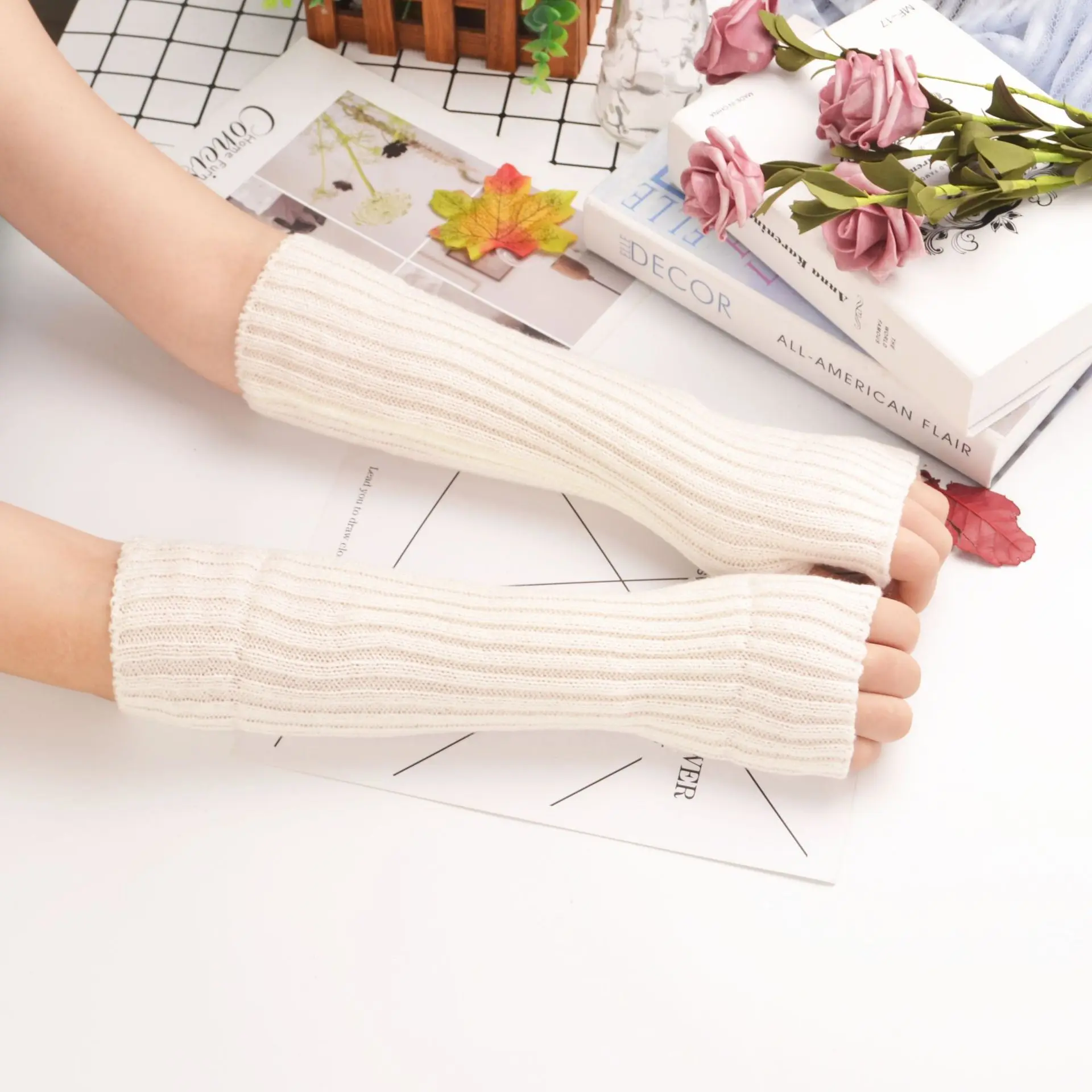 Guantes largos sin dedos para mujer, manoplas de invierno, calentador de brazos, manga de punto Kawaii, ropa suave de Anime para niñas, guantes Punk góticos de Lolita