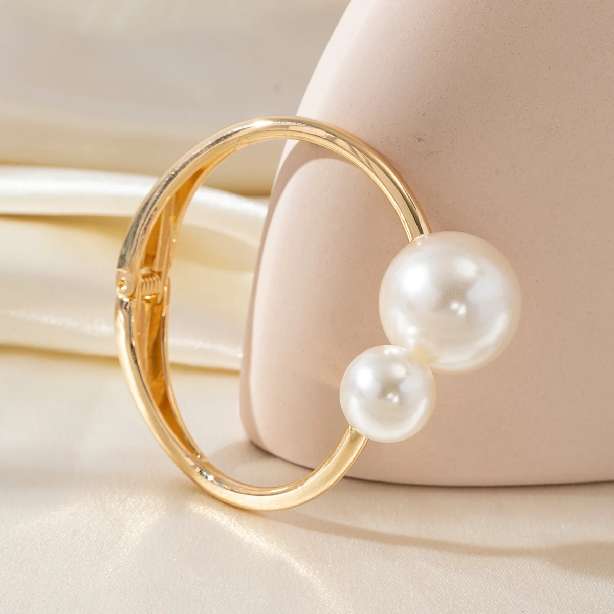 بسيطة كبيرة حبات اللؤلؤ الذهب اللون أساور للنساء الشرير مبالغ فيها هندسية السلس سوار موضة ارتداء اليومي مجوهرات هدايا