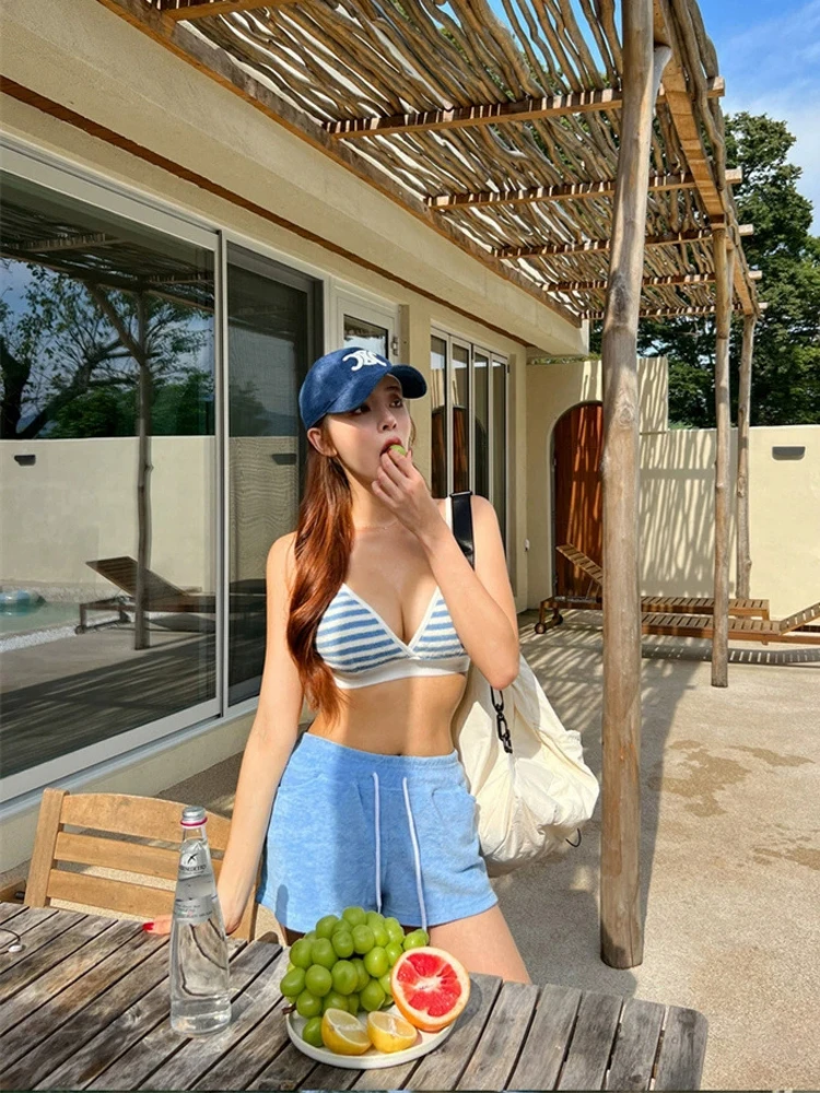 

Нежный полосатый комплект бикини из трех предметов для девочек: купальники в отпускном стиле из полиэстера, нейлона и лайкры