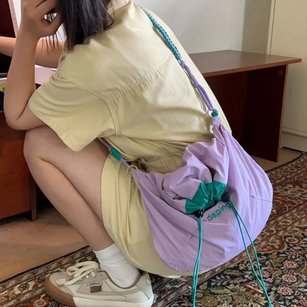 

Simple Lightweight Shoulder Bag Contrast Color Letter Crossbody Bag Commute Nylon Drawstring Bag Unisex
