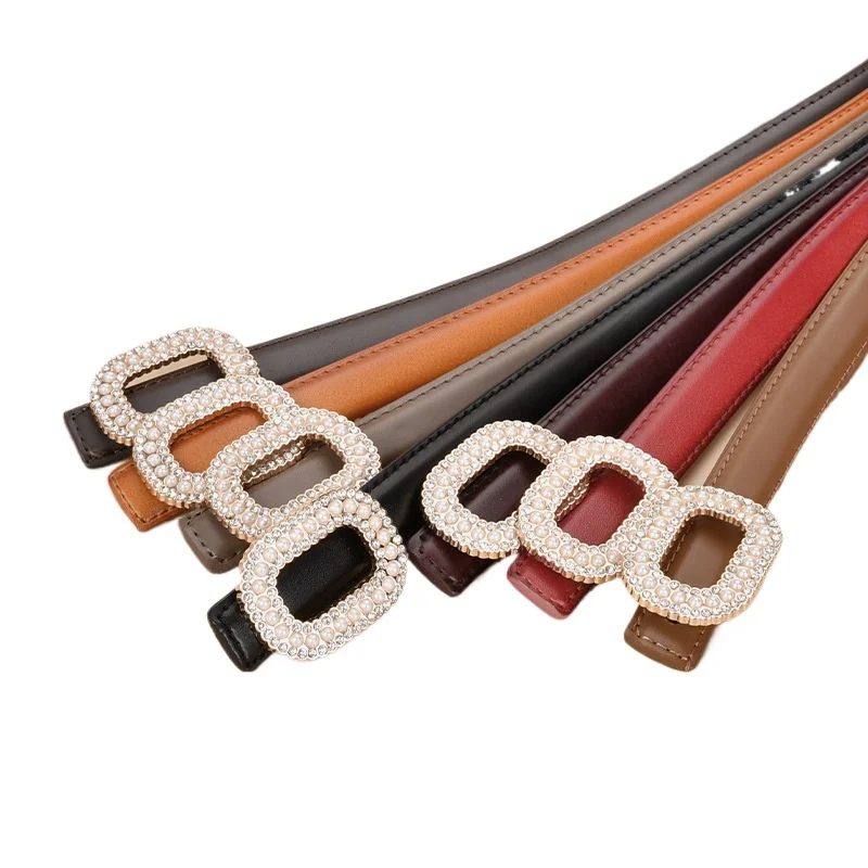 

Новый женский ремень, инкрустированный жемчугом, стразами, круглая пряжка, декоративный ремень, универсальный женский кожаный ремень с гладкой пряжкой