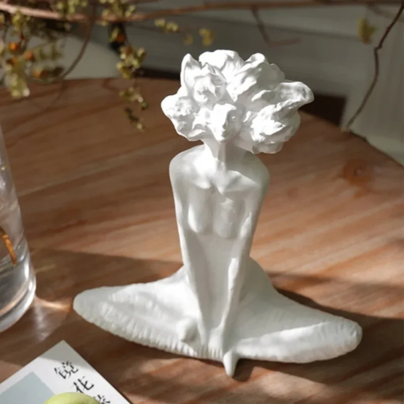 Modern Breezy Ivory Human Sculpture Desk Display Artistic Living Room Accent Piece Atmosphere Enhancing Home Ornament