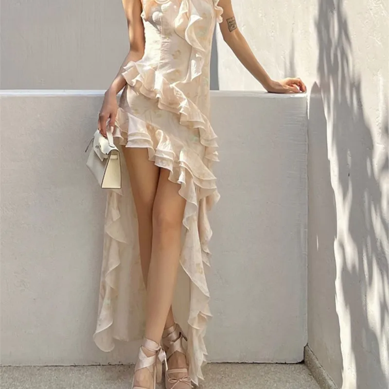 

A romantic and flowing dress with neckline ruffled hem shorter in the front longer back