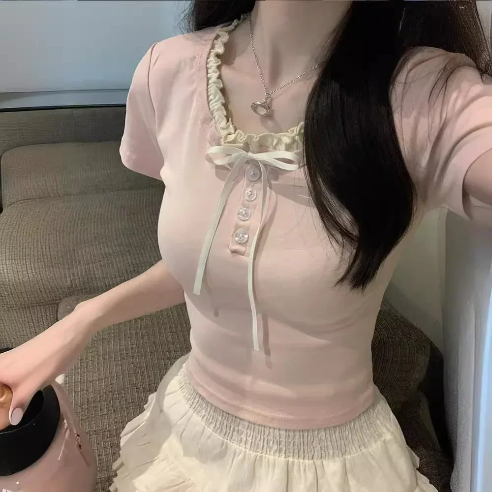 Camiseta de manga corta con pendiente de madera de puro deseo rosa para mujer, camiseta de verano más delgada y suaviza tu silueta BM Wind, ilusión de dos piezas