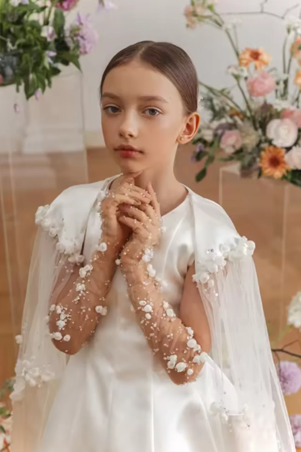 

Short Flower Girl Dresses For Wedding Customized White Floral Baby Girl's Birthday Gowns With Cape First Communion Dress