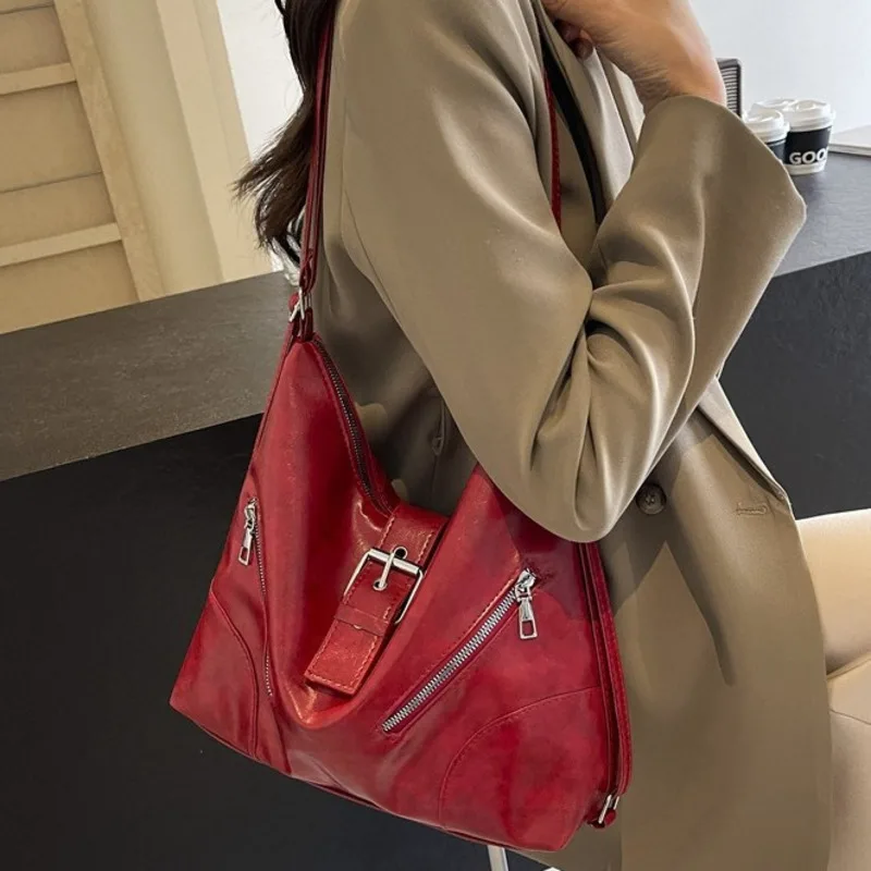 

New Large Capacity Fashionable Personalized Leisure Commuter Handbag Multi Functional Women's Shoulder Bag