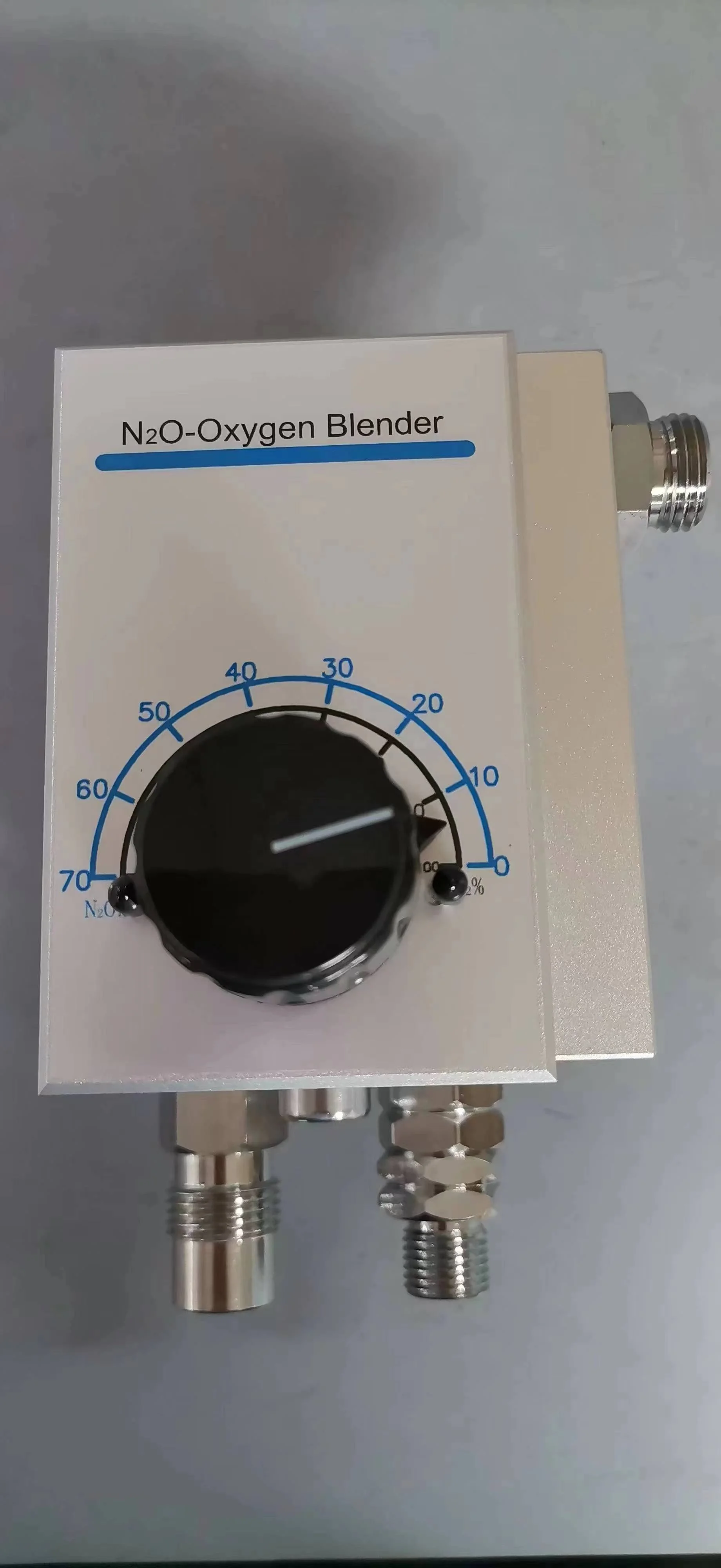 Beauty Section Used Nitrous Oxide and Oxygen Blender Applied in the Field of Anesthesia