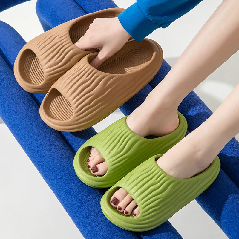 2024 New bitter melon shoes Mens Home slippers Outdoor soft-soled slippers Womens Bathroom slippers Beach shoes Eva slippers