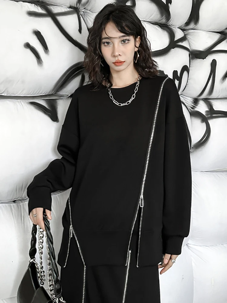 [EAM] Black Zipper Irregular Sweatshirt New Round Neck Long Sleeve Loose Women Big Size Fashion Tide Spring Autumn 2023 1DH4446