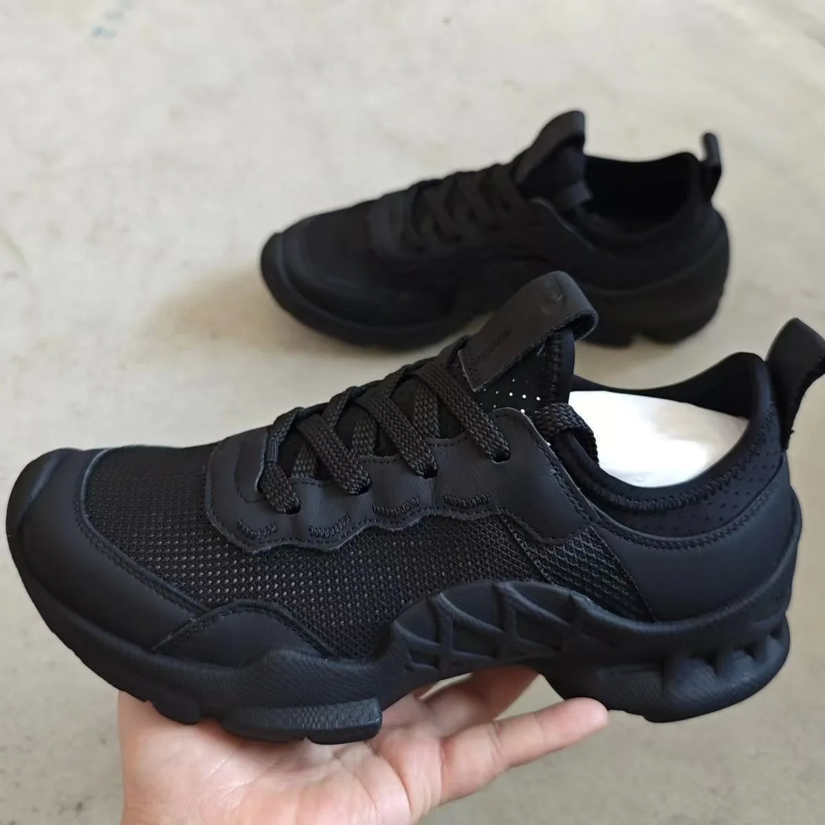 Men's 2026 Summer Black Breathable Mesh Sneakers Outdoor Sports Casual Shoes Lightweight Comfortable Cushioning Walking