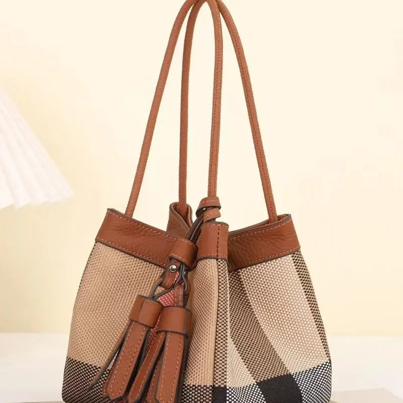 

Temperament new plaid water bucket bag, women's soft leather single shoulder crossbody handle, carrying bag, vegetable basket