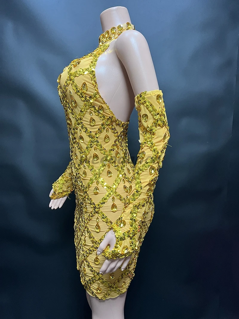Рисунок 5 - Блестящее Золотое вечернее платье