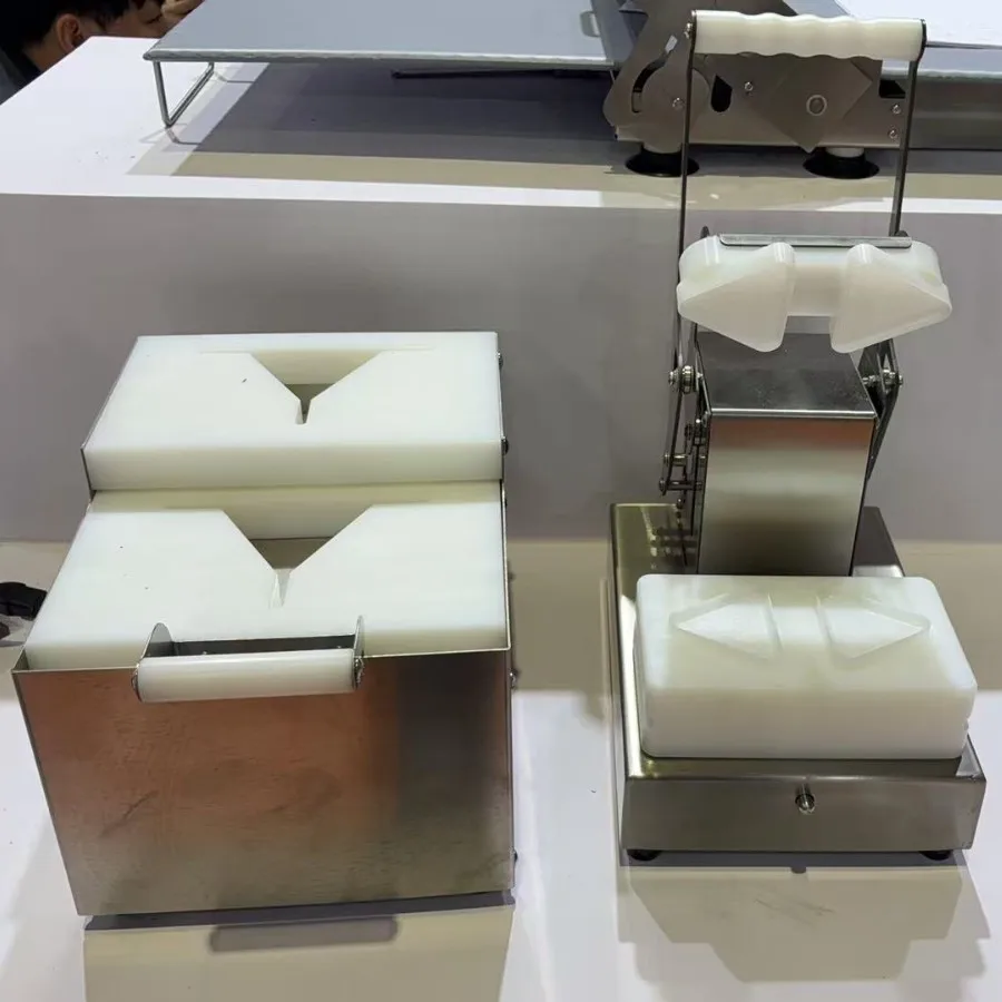 Família pequena bola de arroz triangular máquina de embalagem semiautomática bola de arroz antiga enfardadeira