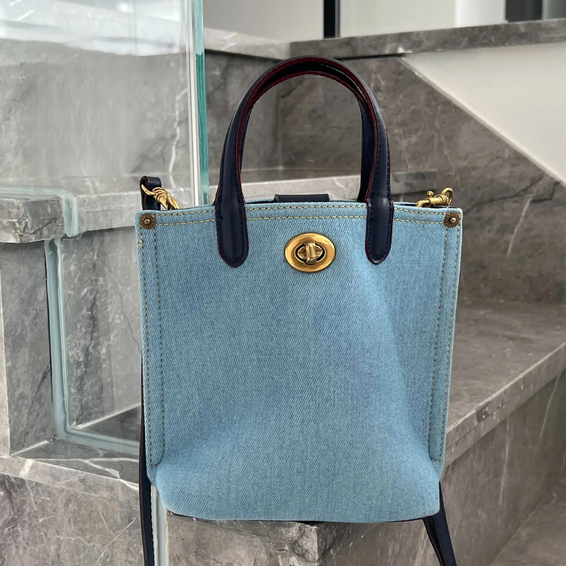 

Simple and Stylish Washed Denim Blue Handbag for Women, Single Shoulder Crossbody Bag