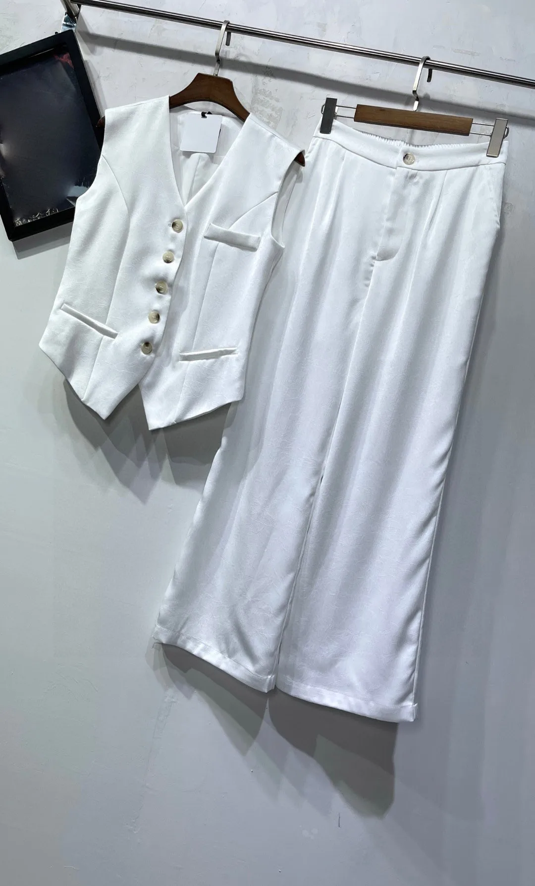 

2025 Women's Clothing Simple single-breasted vest + trousers set 0627