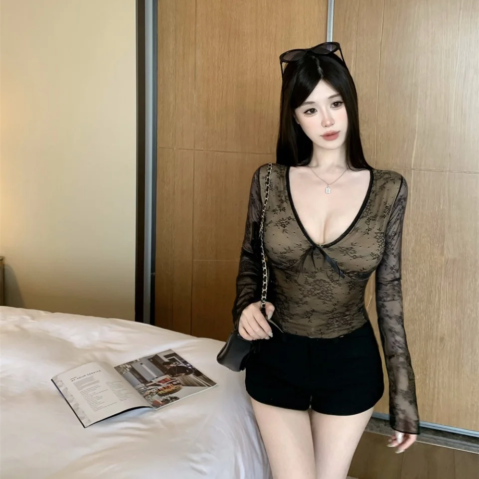 Spicy Girl Style Long Sleeve Lace Splice T-Shirt Women's Slimming One-Piece with Chest Pad Versatile V-Neck Short Length Top