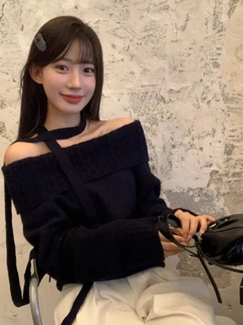 เสื้อไหมพรมเกาหลีแบบไหล่เดียวสำหรับผู้หญิง สไตล์หลวมๆ ใส่สบายๆ สำหรับฤดูใบไม้ร่วงและฤดูหนาว แฟชั่นที่ไม่เหมือนใคร สวยงาม