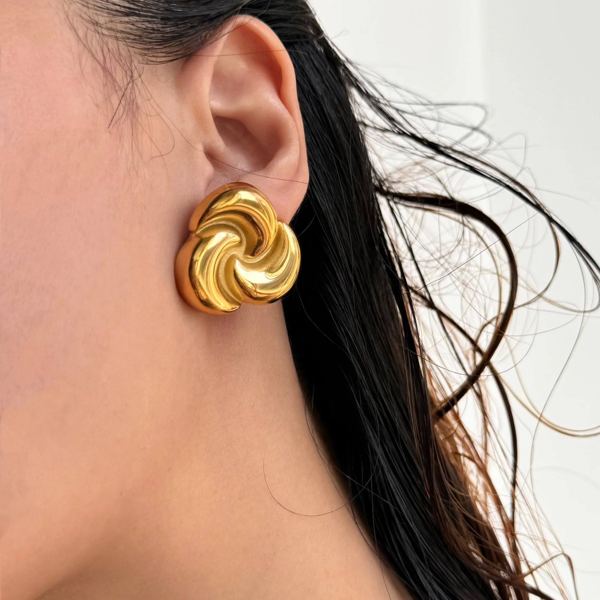 

DASEIN 18k Pvd Gold Plated Vintage Eternal Flower Twist Dancer Earrings Stainless Steel Elegant Lady Jewelry Accessories Gifts