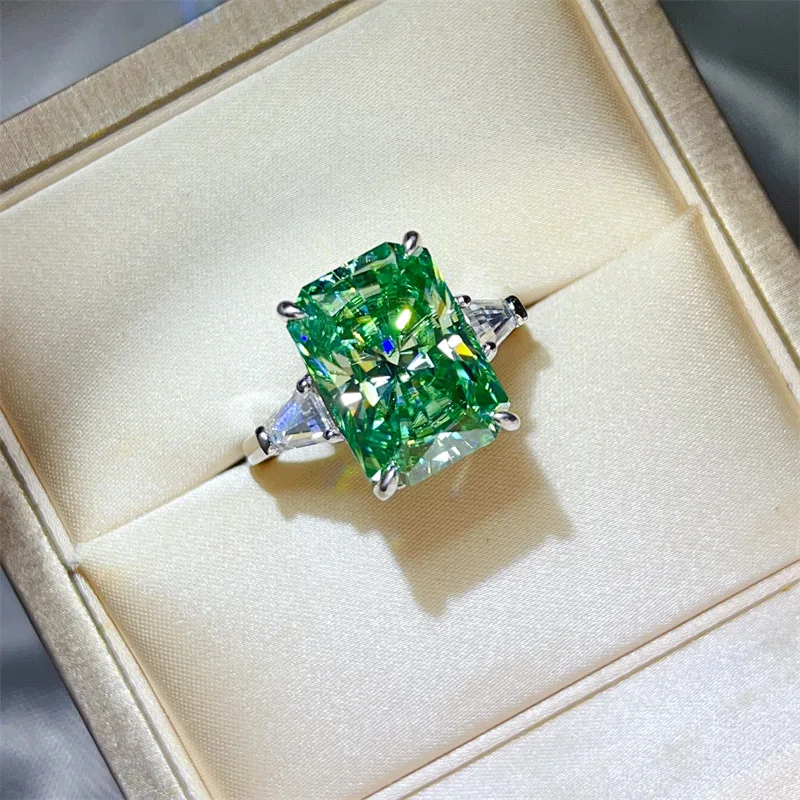 

Brilliant Ice Cut Green Diamond Radiant Ice Cut Ring For Women 10ct Moissanite PT950 Platinum |Ice cut,stunning fire performance