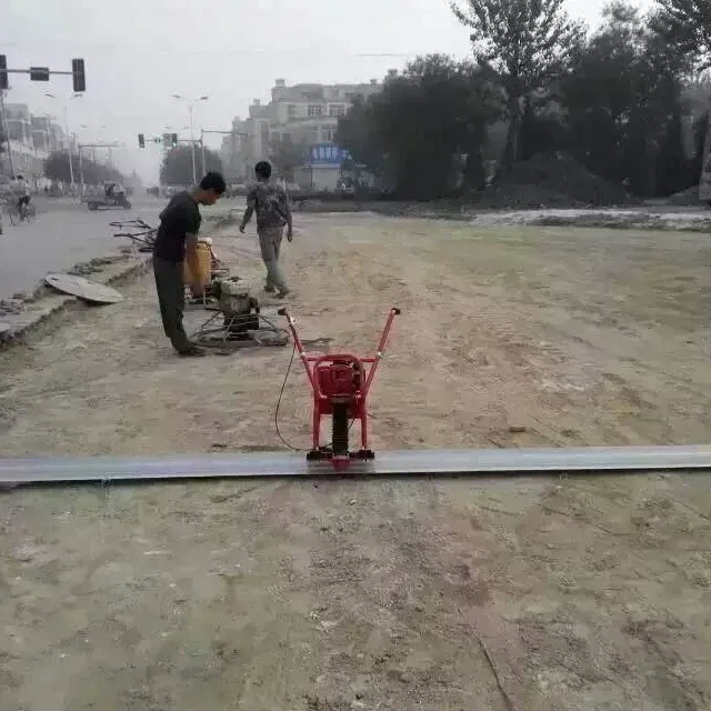 Concrete Vibratory Leveling Screed Machine Gasoline Concrete Vibration Ruler Concrete Vibrating Screed