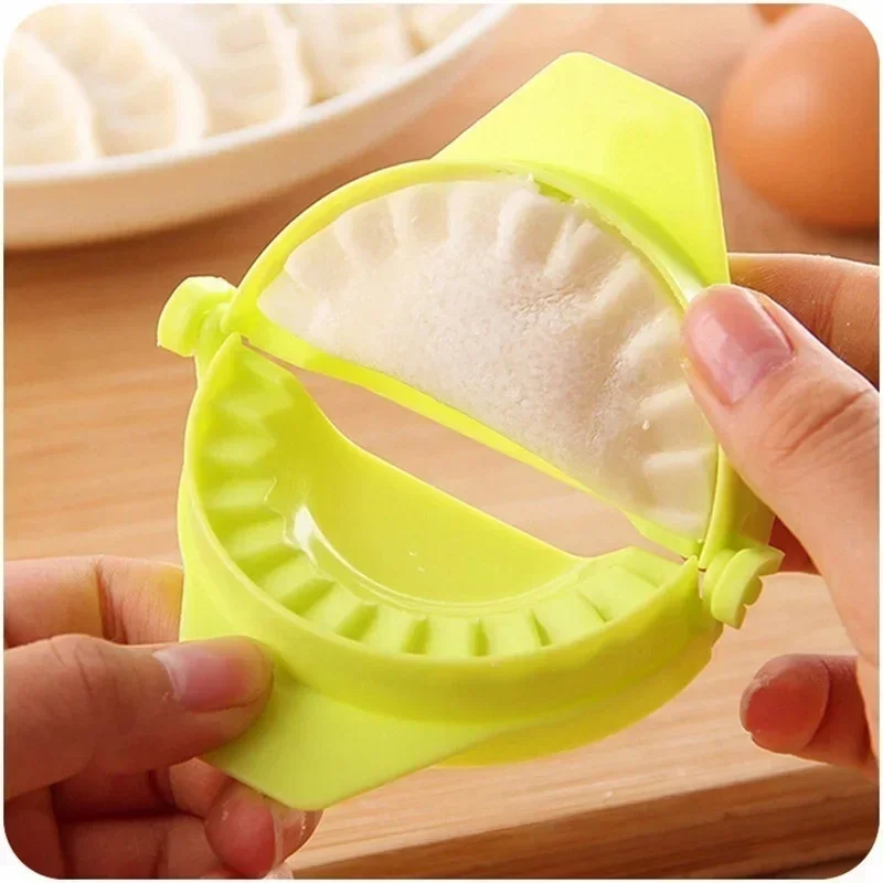 Plastic Dumpling Maker Mould Hand Press Dumpling Wrapper Mold Easy DIY Kitchen Gadget Cooking Tool For Home Use