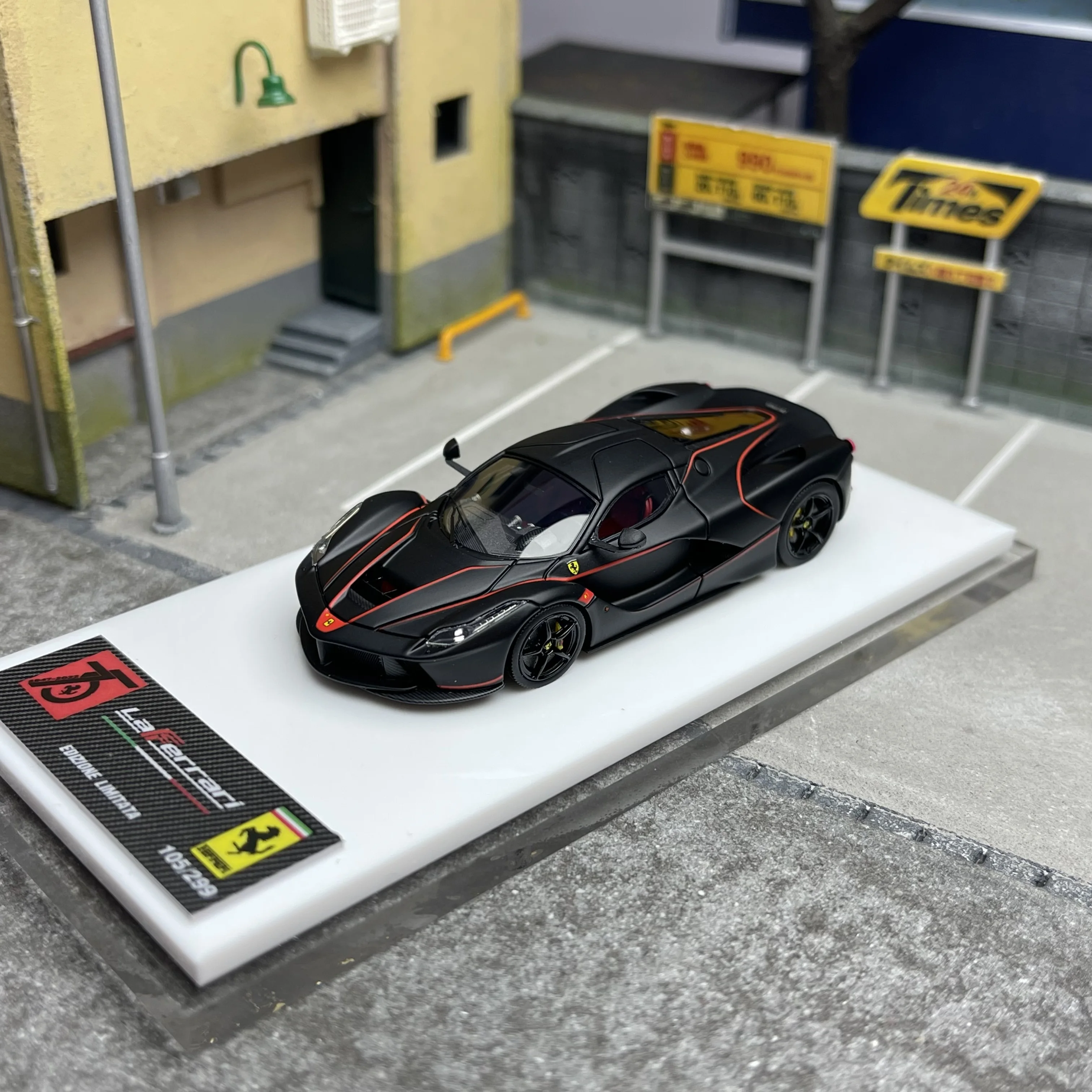 DMH 1:64 Laferrari Alloy Car Model Collection Souvenir Display Model Toy Gift