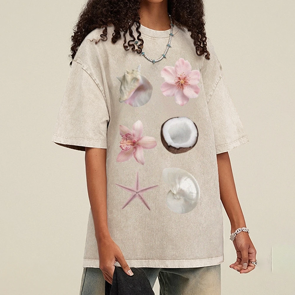 Koszulka graficzna Y2k z nadrukiem muszelek i kwiatów, w stylu morskim, tropikalnym i naturalnym, z miękkiej tkaniny, idealna na plażę i na co dzień.