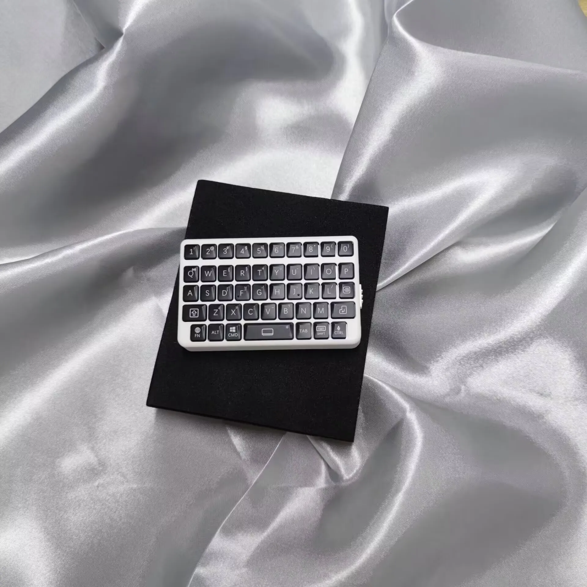 EXknight Mini Keyboard Custom RGB Bluetooth Wireless Magnetic Backplate 3D Printing Lightweight Ergonomics Vintage Style Gift