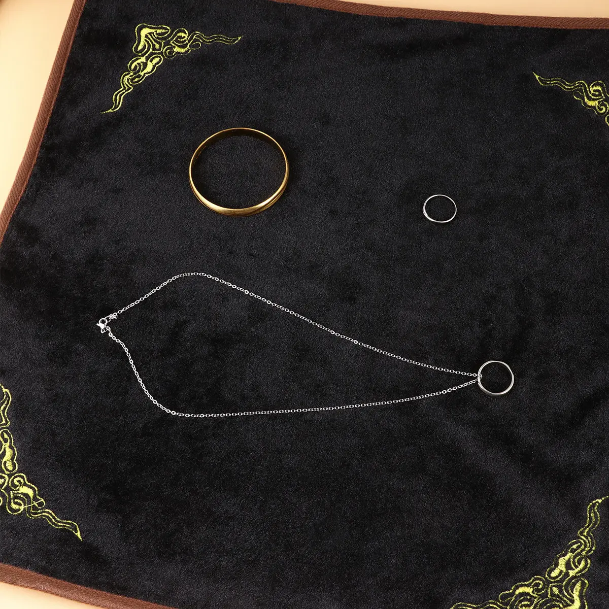 Jewelry Display Cloth High-Density Fabric Cushion Sheet for Organizing Storing and Presenting Earrings Necklaces Rings in Retail