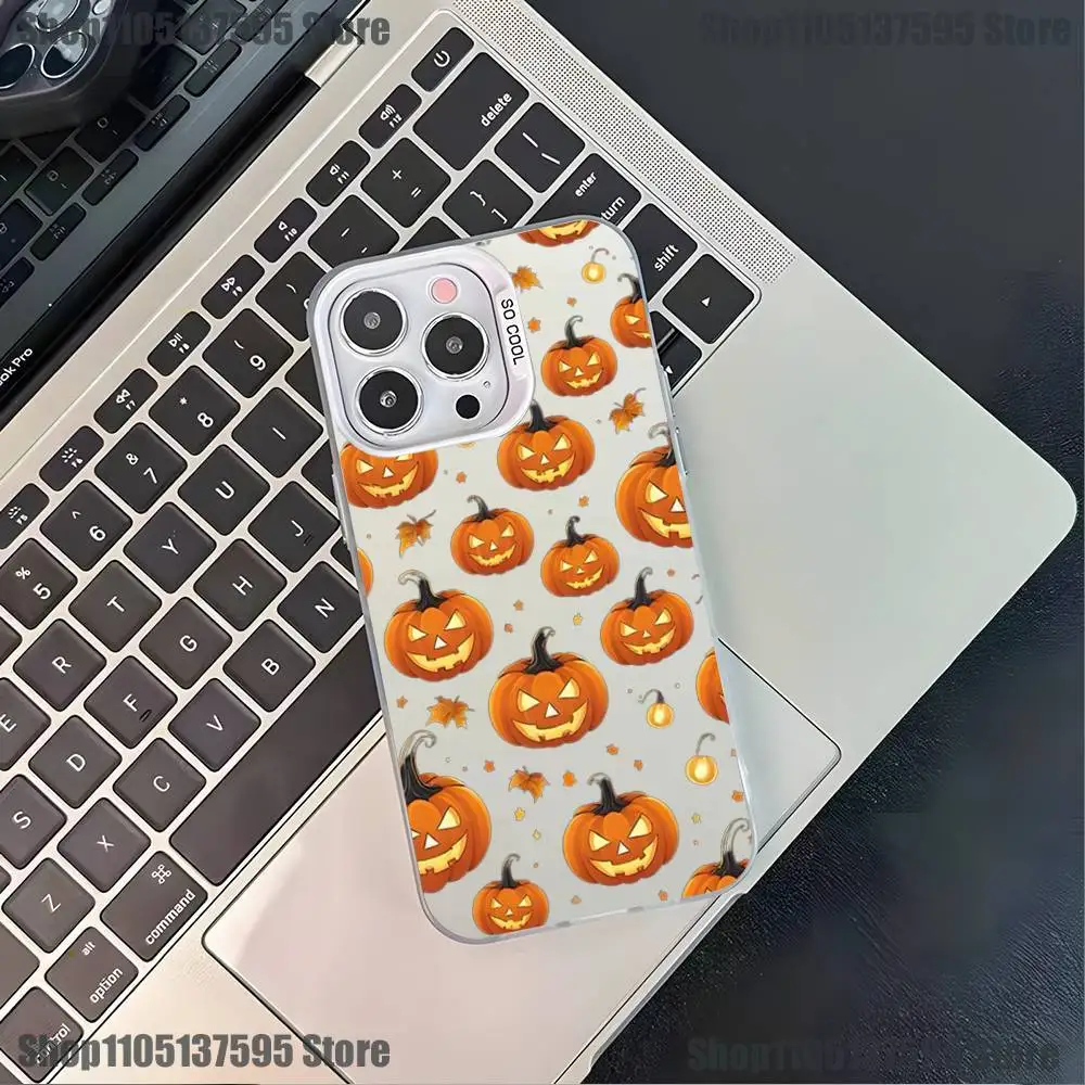 حافظة هاتف على شكل جمجمة اليقطين اللطيفة للهالوين لهواتف iPhone 17,16,15,14,13,12,11,Pro,XS,Max,Plus,Mini,SE4,E غطاء أبيض غير لامع مقاوم للصدمات