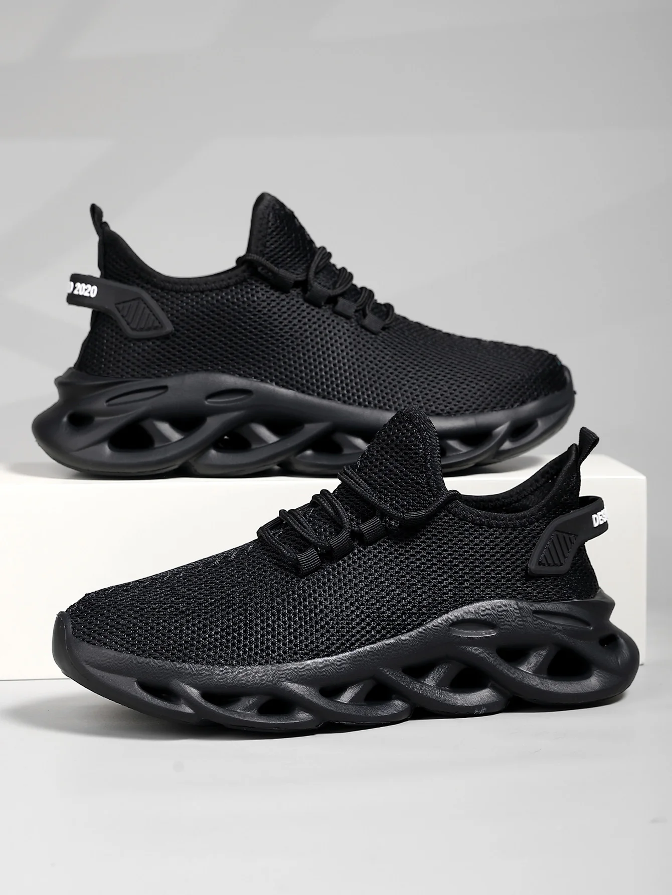 Men's Large Size Outdoor Hiking And Running Shoes Comfortable Casual Versatile Fashionable Sports Shoes for Couples Training