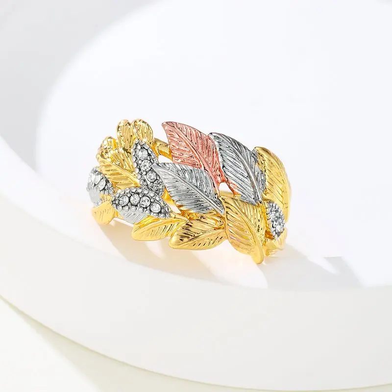 Three Tone Leaf Design Finger Rings for Women Inlaid Synthetic Cubic Zirconia New Fashion Wedding Band Luxury Lady Jewelry