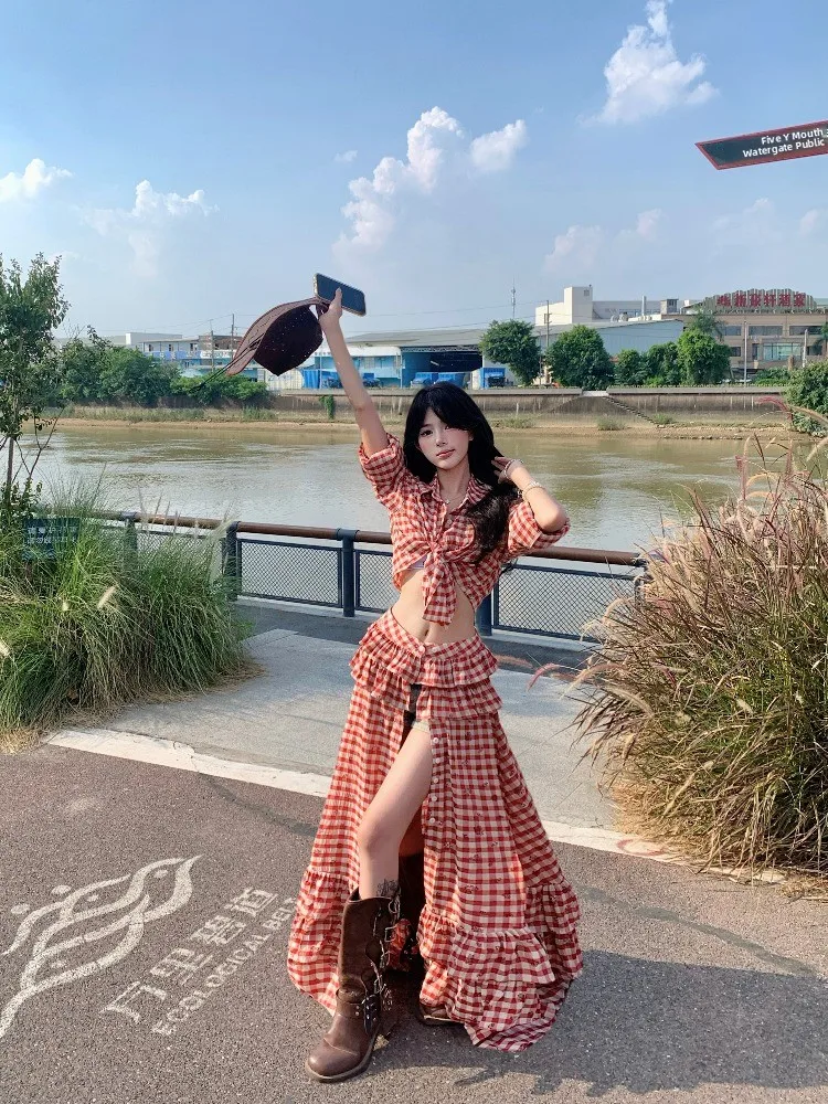 

Red Floral Plaid irt And Split Skirt Two-Piece Set for Women Summer Travel Vaion Outfit Casual Faion Ensemble