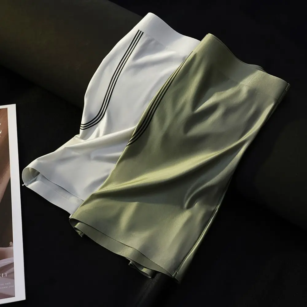 

Simple Satin Silk Boxer Men Breathable Quick Dry Seamless Boxer Briefs Ultra Thin Lingerie Cool Feeling Underpants Summer