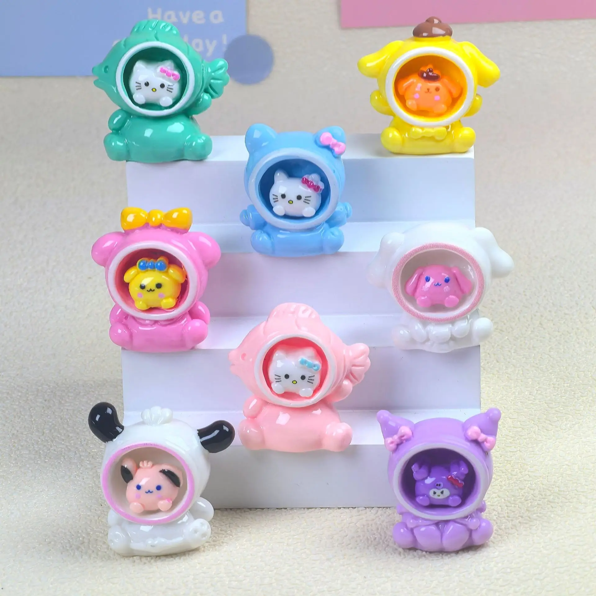 Miniso Sanrio رائد الفضاء لتقوم بها بنفسك مجوهرات الراتنج اكسسوارات السيارات الحلي لعب الجدول مفتاح مشبك الإبداعية لطيف الحبوب الكرتون